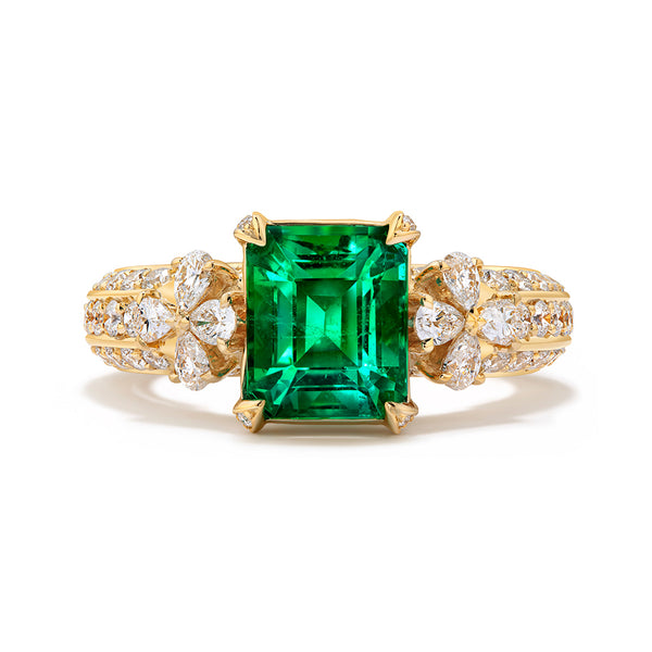 No Oil Vivid Emerald Ring with D Flawless Diamonds set in 18K Yellow Gold