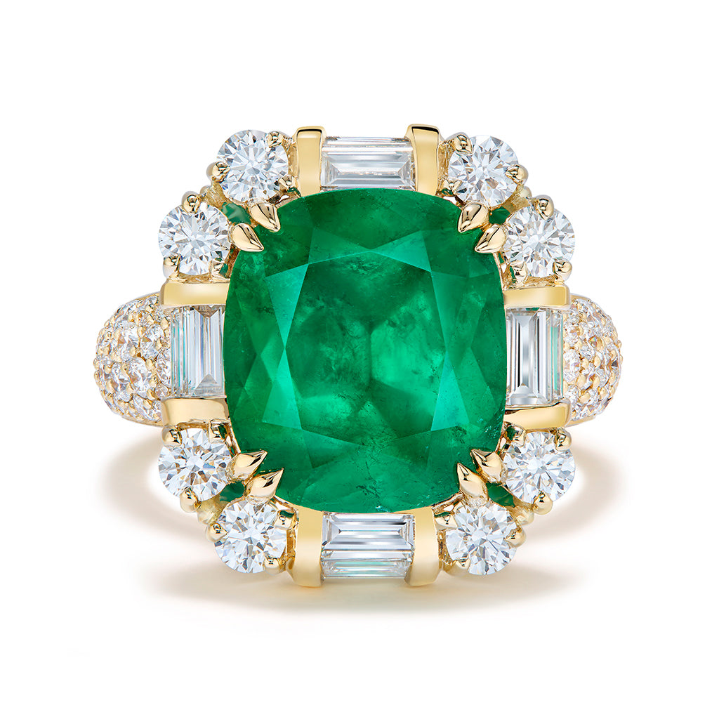 Gota De Aceite Vivid Green Muzo Colombian Emerald Ring with D Flawless Diamonds set in 18K Yellow Gold