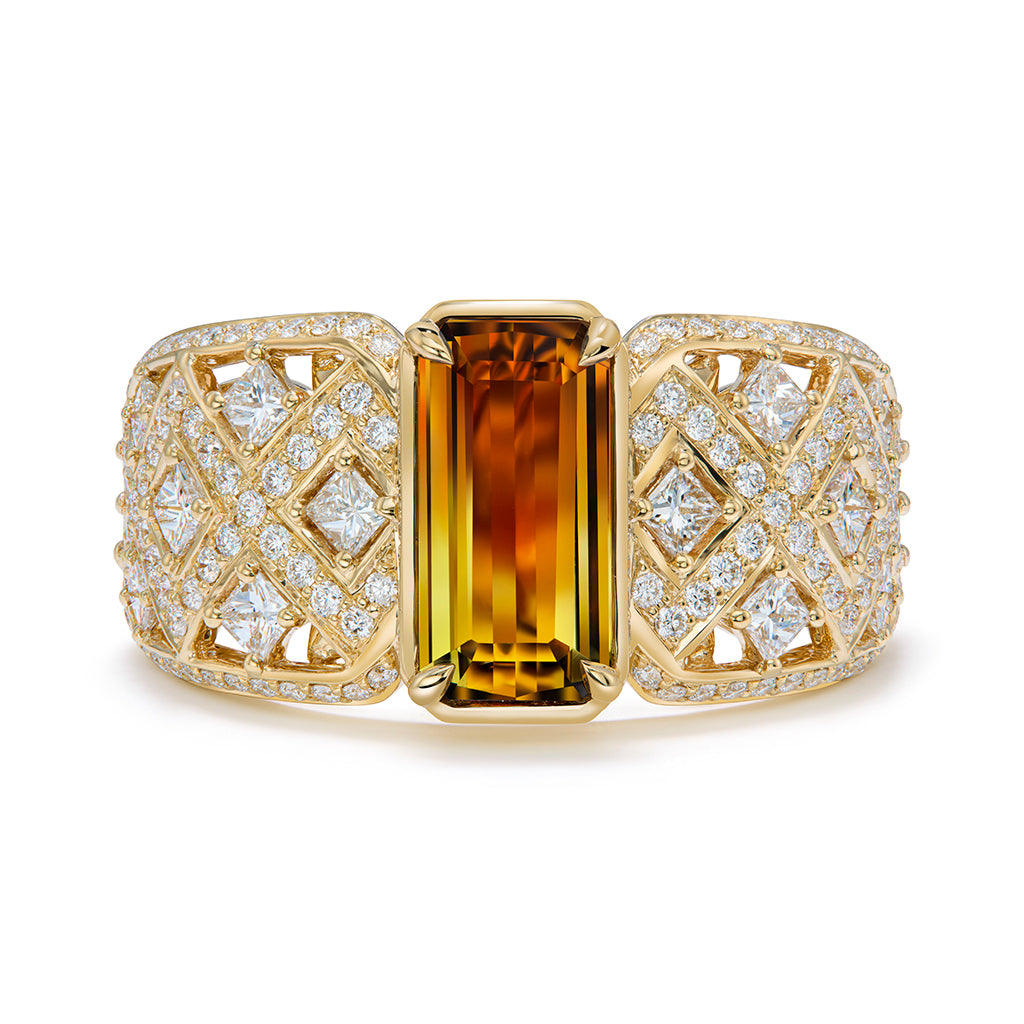 Bi Color Alexandrite Chrysoberyl Ring with D Flawless Diamonds set in 18K Yellow Gold