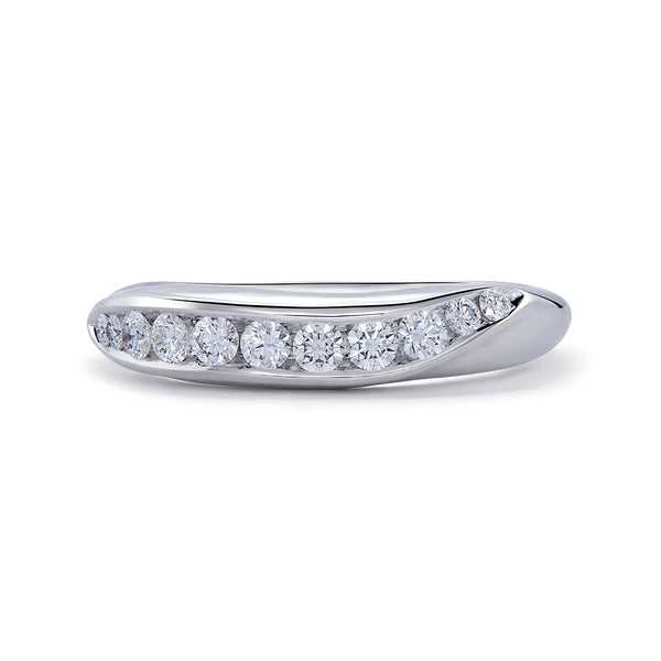 Sweet Pea D Flawless Diamond Ring set in 18K Gold